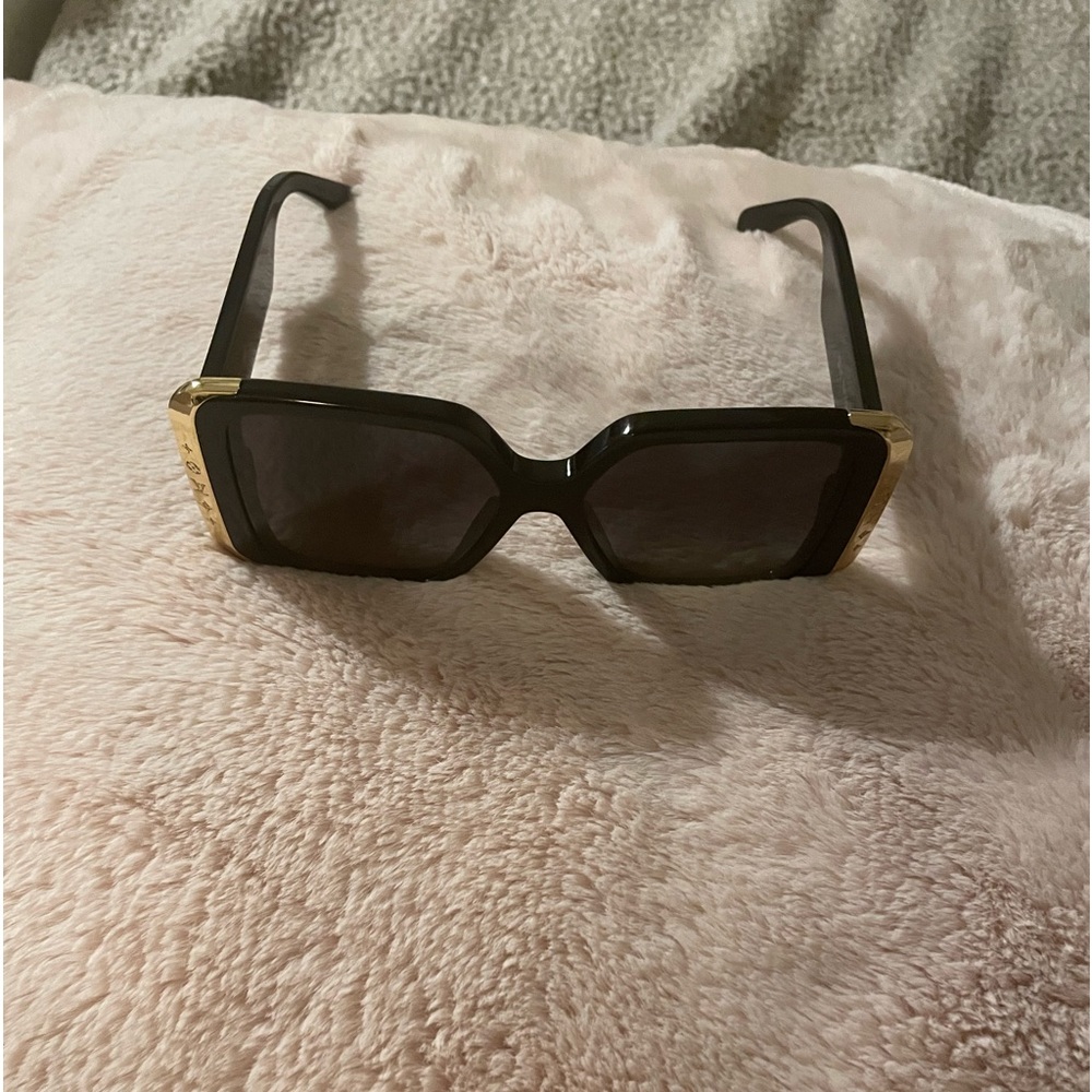 LV MOON SQUARE
SUNGLASSES